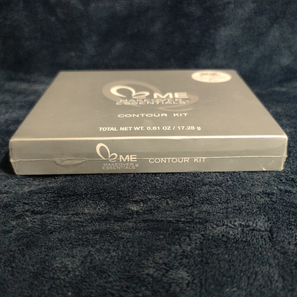ME MAKEOVER ESSENTIALS Contour Kit - Picture 4 of 7
